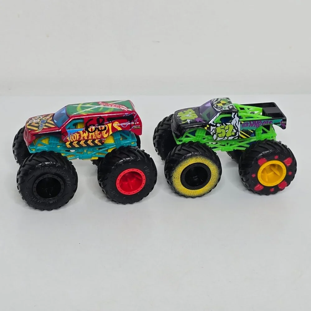 2 Hot Wheels Demo Derby 52 68 Monster Jam Trucks Lot 1:64 Diecast Graffiti